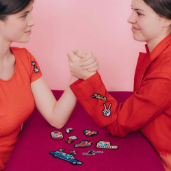 Resist - Embroidered brooch - Macon et Lesquoy - Calissone