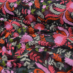 Broderie florale sur tulle - Rouge et rose - Calissone