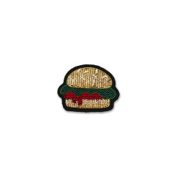 Junk food - Broche brodée - Macon et Lesquoy - Calissone