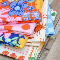 La collection BIGOÛT est disponible 🌼✨

Retrouver en ligne et en boutique nos 3 popelines de cotons, nos 3 viscoses texturees ainsi que notre nouveau patron le pantalon MATCHY ✨

Tous les tissus sont dessinés par Laure et produit en France en édition limitée 💫

On a si hâte de vous voir rayonner dedans ☀️🥰

#calissone #collectionbigout #pantalonmatchy #matchycalissone