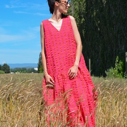 Dimanche en sur la baie 🌾

Cette beauté est tombée de ma machine à l’occasion de la visite de @apollinepatterns pour le pop up à la boutique et comment vous dire … JE LAIME DAMOUR 🤩 

La rencontre entre le patron de la robe sur la baie et ce seersucker marchand and Mills c’est juste beaucoup trop beau ! Un baron dramatique sur le volume, so chic pour les détails dos et décolleté et juste un bonheur à porter avec ces chaleurs👌🏻🙌🏻

Alors oui c’est vrai le tissu c’est fait dévaliser dans les 3 coloris que j’avais commandé, jai même hésité à vous poster les photos mais en vrai elle marche dans tous les seersuckers et la bonne nouvelle c’est qu’il nous en reste pleins sur la boutique ✨

Alors Dites moi vous en pensez quoi de cette robe ?
On prépare un nouveau réassort @merchantandmills dites moi si vous avez repéré des pépites (vous pouvez même mettre une photo en commentaire maintenant 🤳)