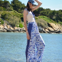 Quand matchy rencontre Lisboa 🫠💙

J’ai adoré imaginer ce matchy !
En commençant par le placement de mes pièces sur les panneaux, jouer avec cette frise pour rythmer la jambe, puis lui trouver la bande parfaite, avec ce tencel bleu lapis @mindthemaker 👌🏻🥰

J’adore l’association de cette coupe « street » avec ce motif fleuri donnant une pièce pleine de charme et de style !

Mention spéciale pour la touche finale avec ce cordon rose et bleu effet @paracord.eu 💫✨

J’ai cousu la version taille haute et j’ai utilisé 2 panneaux ainsi que 1m10 de tencel saba sheer

On valide ce nouveau matchy ? 🤩 

#calissone #pepitescalissone #happywatercolorxcalissone #bomdiaportugal