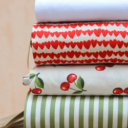 🍒♥️〰️

AMOURRRRRR pour cette sélection vibrante et vitaminée a base de cherry, cœur et rayure 😍

🤍coton lavé blanc
♥️jersey de coton côtelé cœurs rouges
🍒jersey coton cerises
🎋denim à rayures vertes

Je rêve d’un tee shirt oversize cerise avec un short en denim rayé ! Et vous imaginez quoi comme look ?