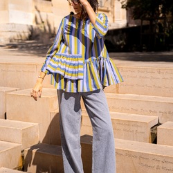 🩵 GINGER en ICY STRIPES 🩵

Je crois bien que ces 2 la ont tout simplemtent été dessinées pour se rencontrer ! 

Icy stripes est une viscose tissée légérement texturée dans un trio de couleur doux et envoutant : Kaki + bleu gris + mauve 🫠
Son tissage est français et son tombé est sensationnelle
Son petit secret ? La rayure peut être utlisée dans les 2 sens suivant l’effet graphique que l’on veut créer. 

Ginger est une blouse signée @fibremood, un savant mélange de jeux de volume et de fronce qui donne une pièce puissante et ultra chic.
Une manche 3/4 et un buste simple pour concentrer tous les regards sur les 2 basques à têtes froncées.

C’est simple il vous suffit de l’enfiler avec votre jeans pref et vous êtes sur de faire sensation en toutes situations 💥

Est ce qu’on valide ce premier duo ? ✅ ou ❌ dites nous ca en commentaire !

____________________________

🩵 GINGER in ICY STRIPES 🩵

I truly believe these two were simply meant to be together!

Icy Stripes is a lightly textured woven viscose in a soft and captivating trio of colors: khaki, blue-gray, and mauve. 🫠 It’s woven in France and drapes beautifully.

Its little secret? The stripe can be used in either direction, depending on the desired graphic effect.

Ginger is a blouse by @fibremood, a clever blend of volume and gathers that creates a striking and ultra-chic piece. Three-quarter sleeves and a simple bodice draw all eyes to the two gathered peplum details.

It’s simple: just slip it on with your favorite jeans and you’re guaranteed to turn heads in any situation 💥

Do we approve of this first duo? ✅ or ❌ Let us know in the comments!

📸 @marinemancic.photo 
#calissone #pepitescalissone #fibremoodginger